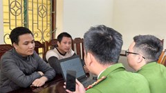 Bắt 4 đối tượng mua đi bán lại hàng nghìn tài khoản ngân hàng