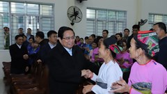 Thủ tướng tặng quà Tết gia đình chính sách, hộ nghèo, công nhân lao động tỉnh Thanh Hoá