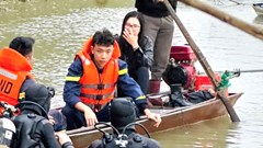 Tìm thấy thi thể nạn nhân đầu tiên 