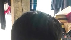 Quên mang vở, một học sinh lớp 7 bị cô giáo dùng kéo xén tóc