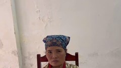 Nữ giúp việc trộm tiền của gia chủ giấu vào đôi ủng rồi mang về nhà