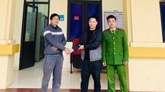 Nhận lại 120 triệu đồng chuyển khoản nhầm nhờ sự hỗ trợ của Công an xã