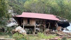 Hơn hai tháng sống tạm, người dân thôn Cả chưa dám về nhà