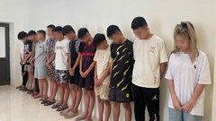 Trêu chọc bạn gái giữa đường, 2 thiếu niên bị đánh hội đồng bằng tuýp sắt 