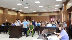 Cựu Chủ tịch UBND huyện Quảng Xương Trần Văn Công cùng đồng phạm hầu tòa