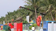 Giải tỏa lều quán lấn chiếm bãi biển Hải Tiến, trả lại không gian du lịch văn minh