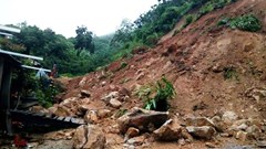 “Dự án chờ – dân lo: Khi tái định cư là giấc mơ dài giữa mùa lũ”