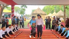 Bài 2 - Hồi sinh lễ hội, giữ lửa hồn làng