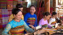 Người đàn bà nối sợi thời gian, khôi phục nghề thổ cẩm giữa miền sơn cước