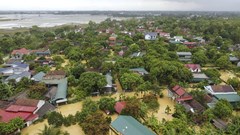Lũ tràn về trong đêm, hàng trăm nhà dân ở Thanh Hóa chìm sâu trong nước