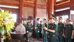 Phó Thủ tướng, Bộ trưởng Bộ Quốc phòng Phan Văn Giang dâng hương tưởng niệm các Anh hùng liệt sĩ tại Thái Nguyên