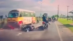 Thái Nguyên: Xe máy lấn làn tông trực diện đầu xe buýt