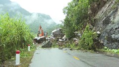 Tuyên Quang khẩn trương thông tuyến sau vụ sạt lở đá