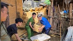 Kịp thời hỗ trợ người dân sơ tán khỏi ngôi nhà có nguy cơ đổ sập