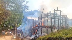 Hỏa hoạn “nuốt trọn” căn nhà sàn ở Thái Nguyên