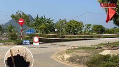 Quốc lộ 3B lại xuất hiện hố sụt “án ngữ” giữa lòng đường