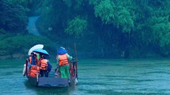 Mở lại bến đò sau vụ học sinh đi thuyền thô sơ vượt sông đến trường ở Thái Nguyên