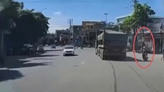Xác minh vụ xe tải chuyển hướng, cuốn xe máy vào gầm ở Thái Nguyên