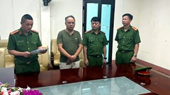 Bắt tạm giam nguyên công chức thuế ở Lào Cai