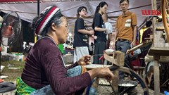 Đưa văn hóa Mông xuống phố qua câu chuyện sợi lanh