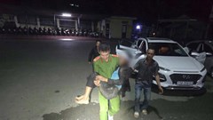 Băng rừng, vượt suối trong đêm cứu người đàn ông hôn mê dưới vực sâu