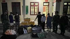 Triệt phá đường dây tuồn hàng tấn thực phẩm lậu xuyên biên giới
