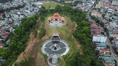 Gắn biển giải thưởng kiến trúc Đền thờ liệt sĩ Chiến trường Điện Biên Phủ 