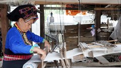 Nghệ thuật trang trí trên trang phục của người Lào là Di sản văn hóa phi vật thể quốc gia