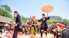 Sa Pa hút khách với hàng triệu đoá hồng cùng các show diễn đậm bản sắc văn hoá 