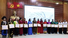 Tôn vinh phụ nữ cao tuổi tiêu biểu trong xây dựng gia đình văn hoá