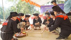 Người Dao Tiền ở Đà Bắc giữ nghề dệt truyền thống