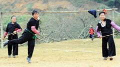 Bảo tồn, phát huy giá trị các trò chơi dân gian dân tộc Mông gắn với du lịch
