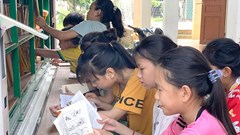 Xây dựng tủ sách cộng đồng các xã vùng đồng bào dân tộc thiểu số