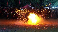 Về Linh Phú vui hội nhảy lửa độc đáo của người Pà Thẻn