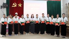 Truyền dạy kỹ thuật tạo hình trang phục truyền thống dân tộc Thái