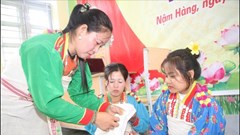  Người Mảng ở Nậm Nhùn giữ nghề may trang phục truyền thống