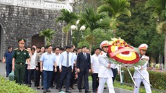 Dâng hương tri ân các anh hùng liệt sĩ nhân kỷ niệm 71 năm Chiến thắng Điện Biên Phủ 