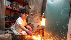 Độc đáo tour trải nghiệm làng rèn Đa Sỹ