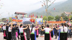 Người Thái trắng ở Mường Lay tích cực gìn giữ bản sắc văn hóa dân tộc