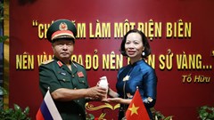 Tiếp nhận hũ đựng đất của Nghĩa trang tưởng niệm Piskaryovskoye, LB Nga