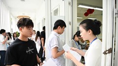 Gần 103.000 thí sinh Hà Nội bước vào môn thi đầu tiên 