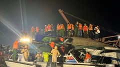 Khẩn trương tìm kiếm cứu nạn, khắc phục hậu quả vụ lật tàu tại Quảng Ninh