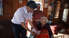 Điện Biên: Thăm hỏi, tặng quà các gia đình chính sách tại xã Thanh An