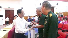 Phó Chủ tịch Quốc hội  Trần Quang Phương thăm các gia đình chính sách tại Điện Biên