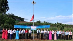 Đưa điện về thắp sáng bản làng ở Chiềng Sung