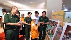 Giao lưu nghệ thuật và triển lãm ảnh “Theo ánh bình minh” 