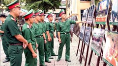 Triển lãm ảnh kỷ niệm 80 năm Ngày truyền thống lực lượng vũ trang Sơn La 