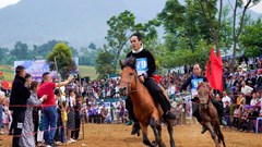 Lên rẻo cao Tả Lèng vui hội đua ngựa với đồng bào Mông