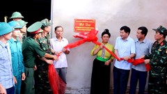 Bàn giao nhà ở cho các gia đình bị thiệt hại do mữa lũ tại xã Mường Luân