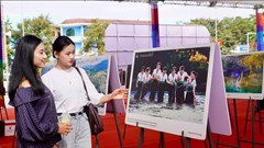 Ấn tượng triển lãm trưng bày hơn 200 bức ảnh đẹp sắc màu Tây Bắc